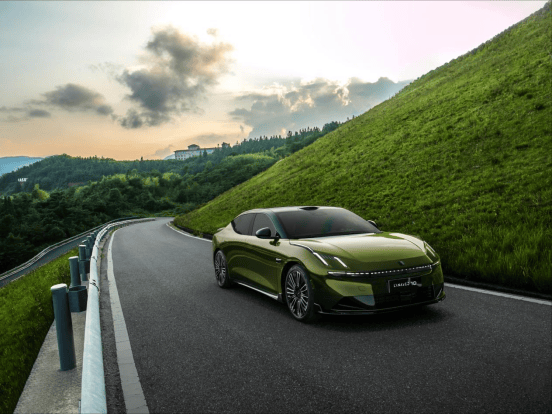 全系四驅VS全系長續航 領克10 EM-P與風云A9L該選誰?