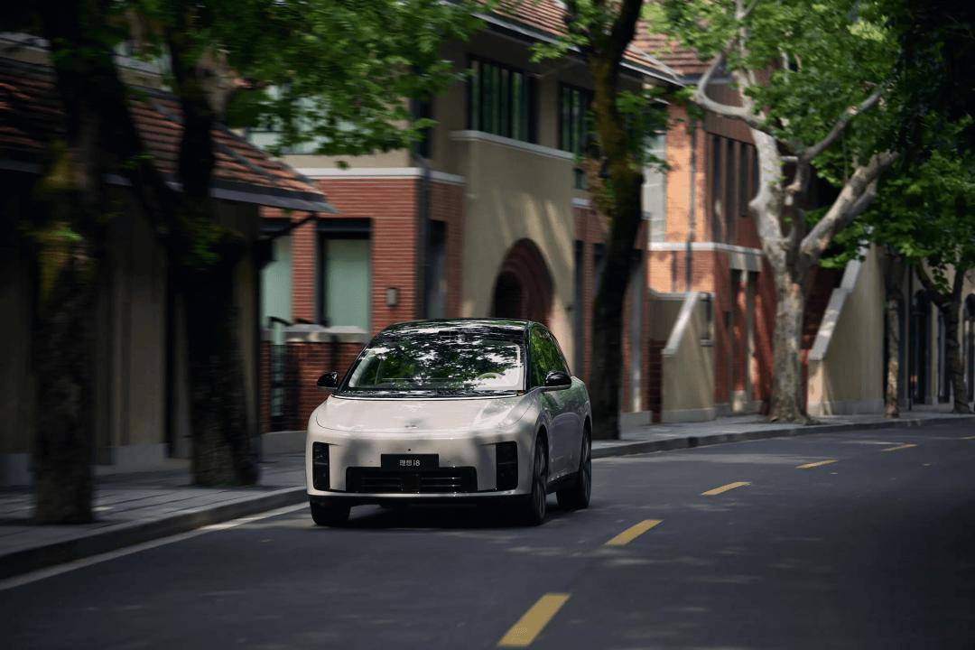 小米YU7二手車大崩盤,從加價3萬到虧本大甩賣,黃牛被割麻了?