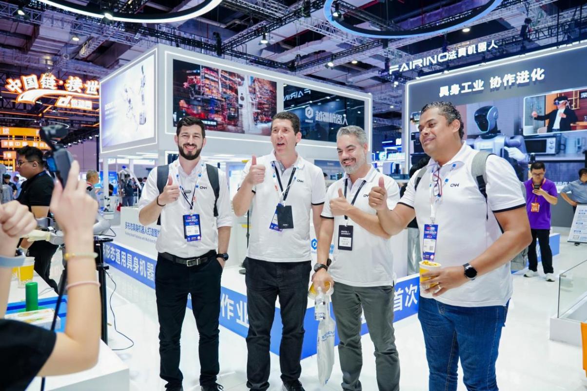 越疆&ldquo;機械臂+人形+輪式+多足&rdquo;具身機器人開啟工業智能體時代